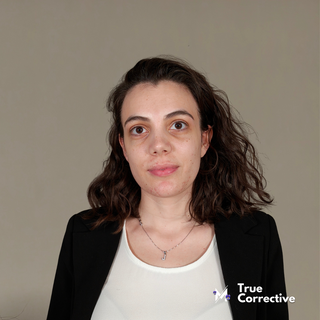 True Corrective: Giulia TC11 • Corso di Make Up Online su occhiaie evidenti e tecniche di stratificazione per non appesantire il contorno occhi